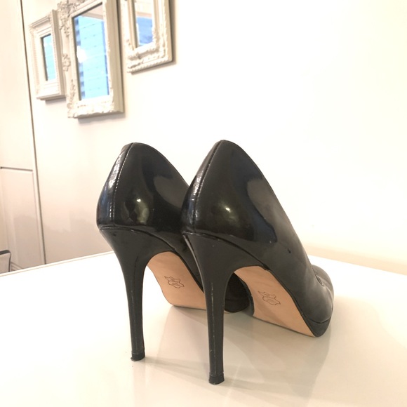 Barely worn 4 inch patent leather heels (size 8.5) - Picture 1 of 6